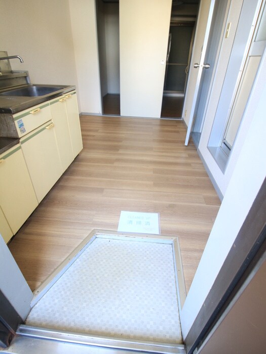 物件内観写真13　(玄関)