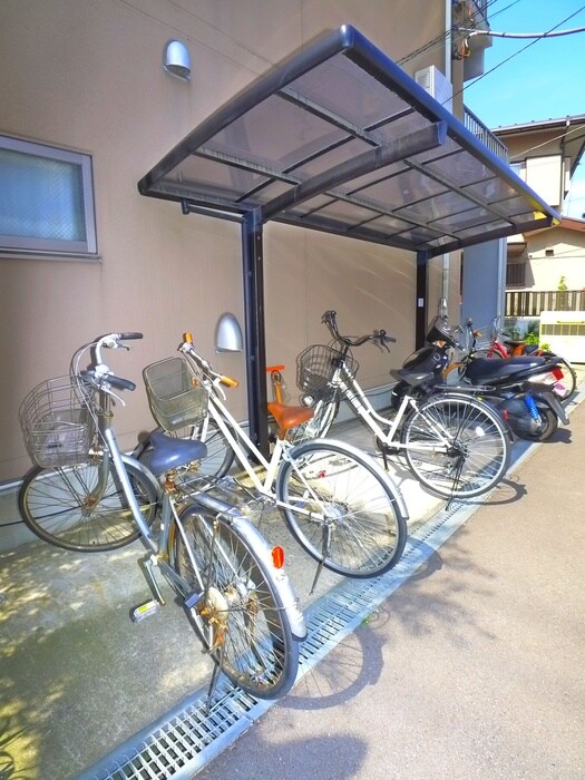 物件外観写真3　(駐輪場)