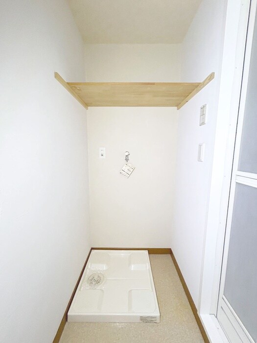 物件内観写真14　(洗濯機置場)