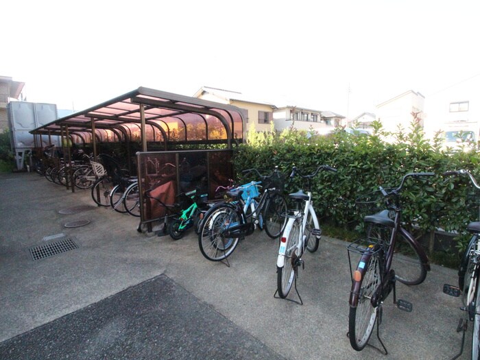 物件外観写真4　(駐輪場)