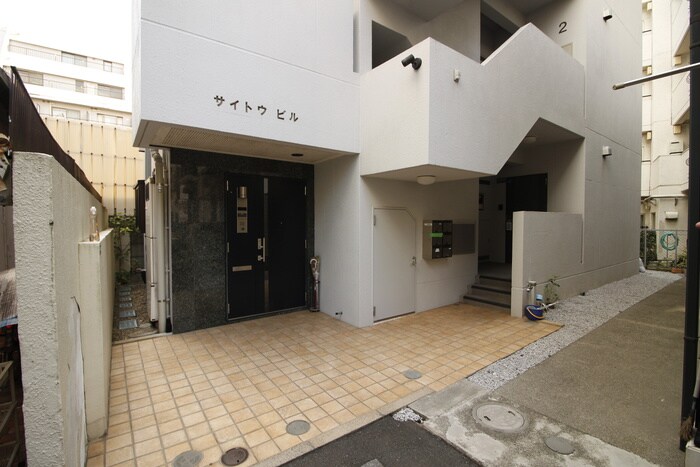 物件外観写真4　(エントランス部分)