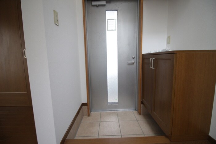 物件内観写真13　(玄関)