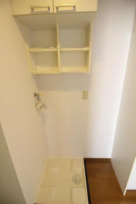 物件内観写真15　(洗濯機置場)