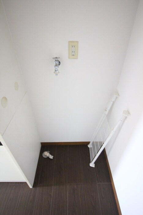 物件内観写真18　(洗濯機置場)