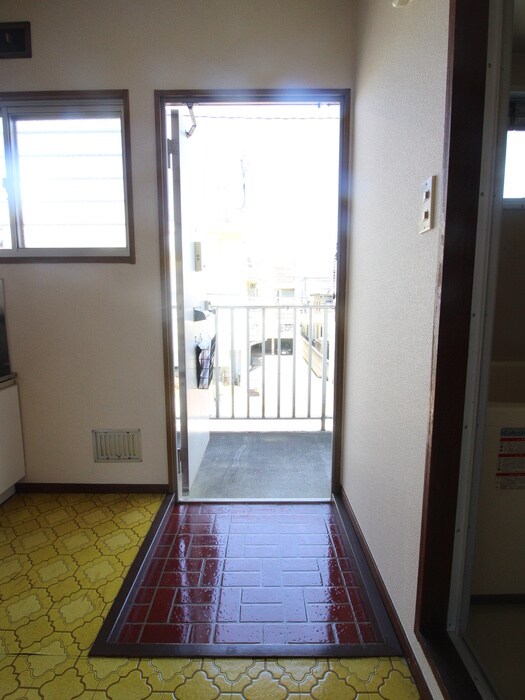 物件内観写真14　(玄関)