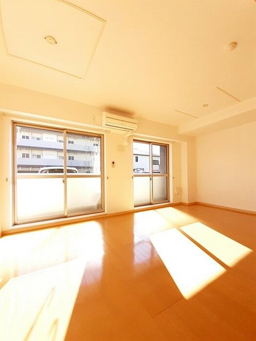 物件内観写真5　(室内からの展望)