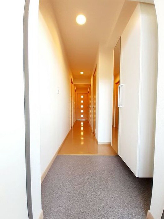 物件内観写真11　(玄関)