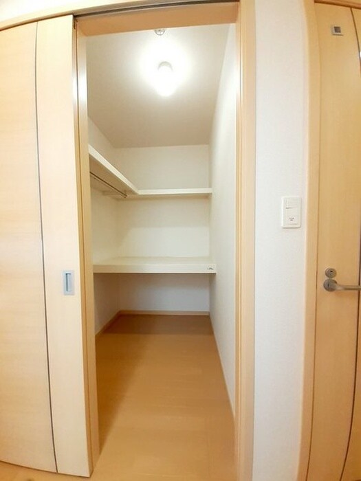 物件内観写真12　(収納)