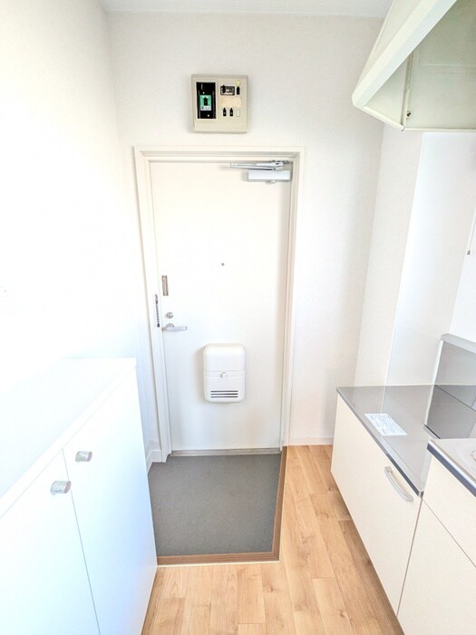 物件内観写真17　(玄関)