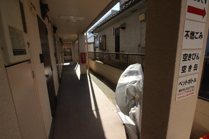 物件外観写真6　(エントランス部分)