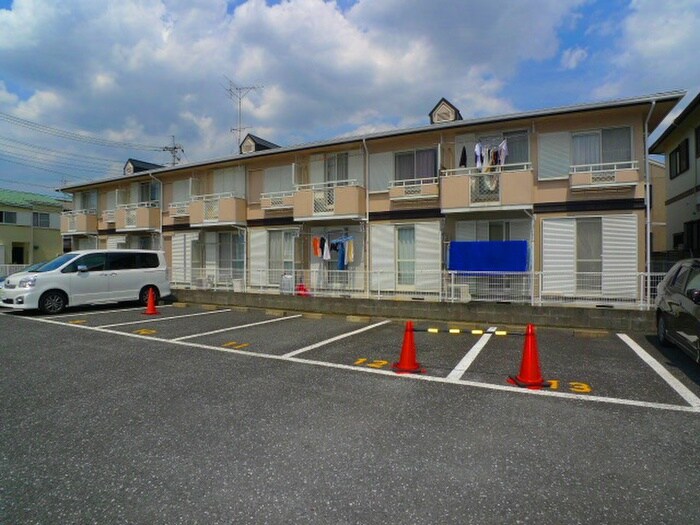 物件外観写真3　(駐車場)