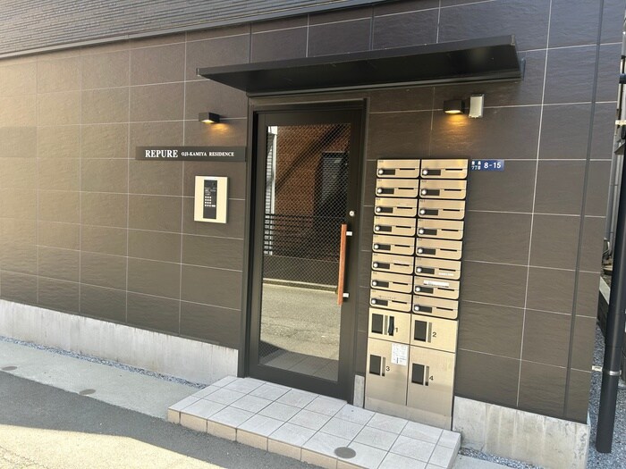 物件外観写真2　(エントランス部分)