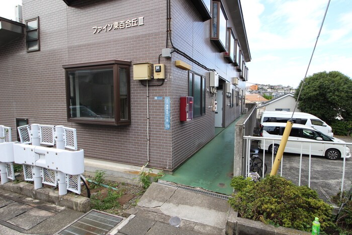 物件外観写真2　(エントランス部分)