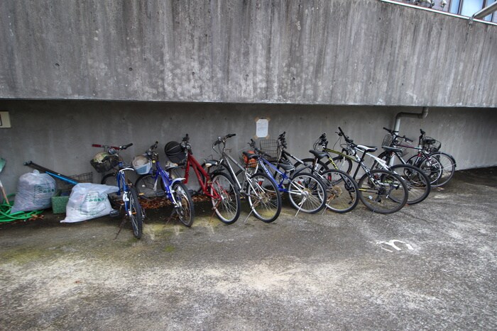 物件外観写真5　(駐輪場)