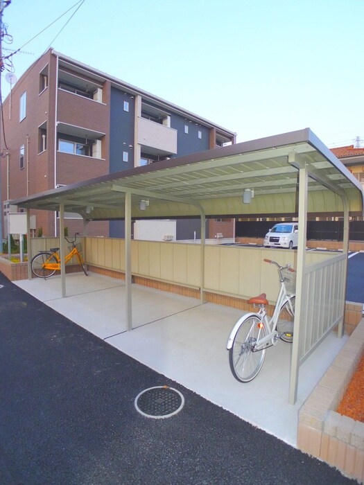 物件外観写真3　(駐輪場)