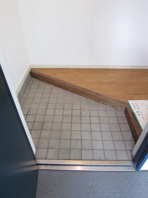 物件内観写真7　(玄関)