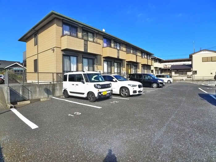 物件外観写真3　(駐車場)