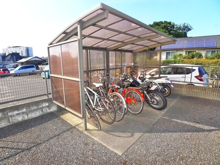 物件外観写真4　(駐輪場)