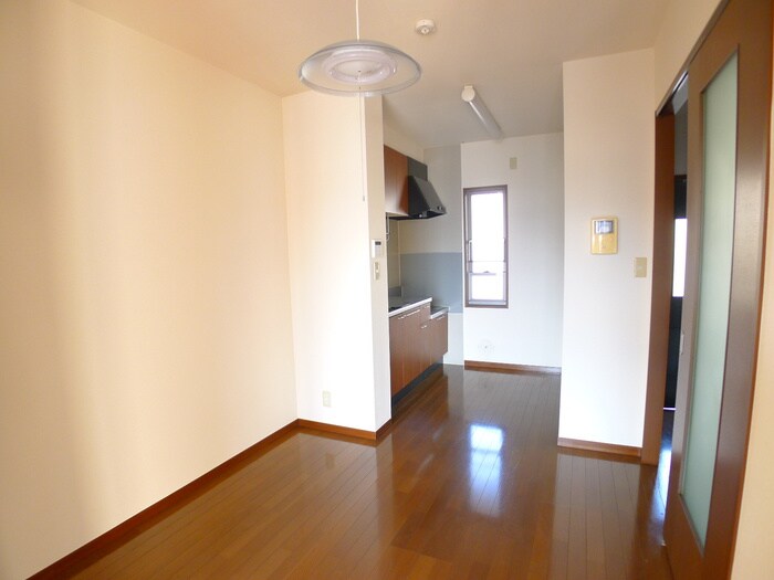 物件内観写真11　(室内からの展望)