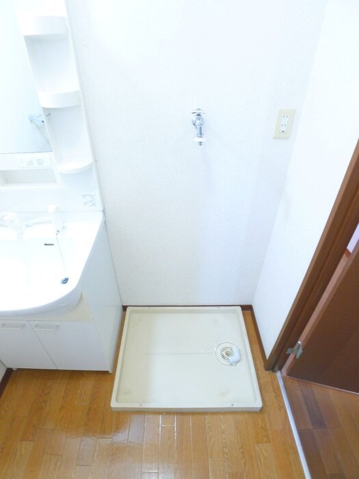 物件内観写真14　(洗濯機置場)