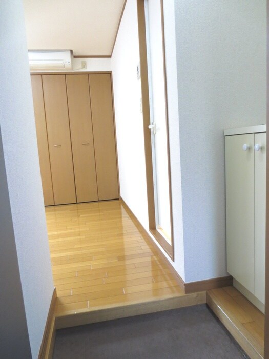 物件内観写真7　(玄関)