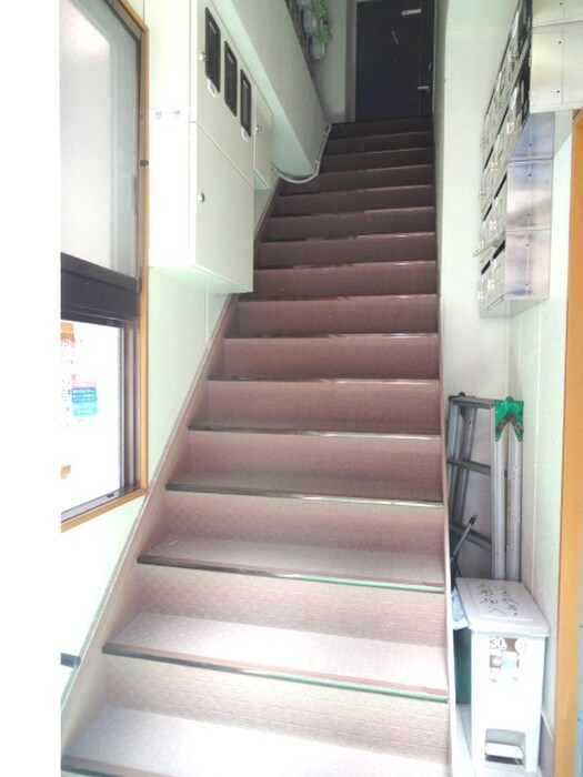 物件外観写真6　(エントランス部分)