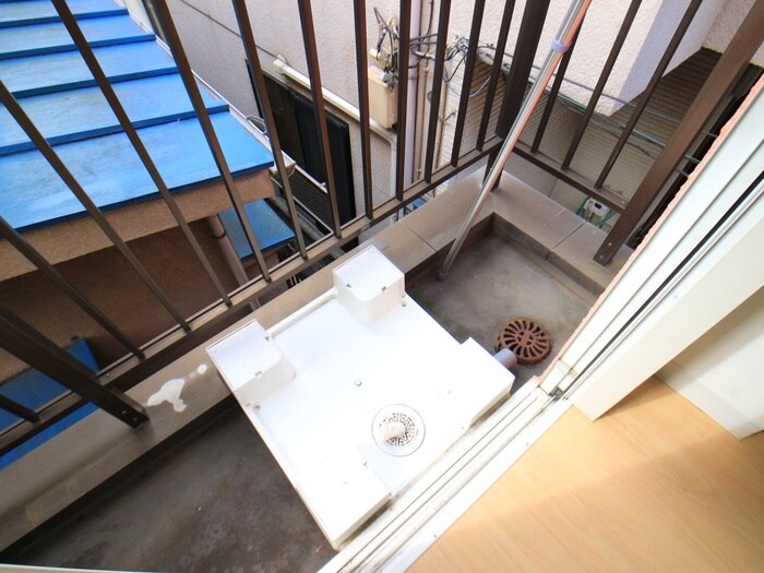 物件内観写真14　(洗濯機置場)