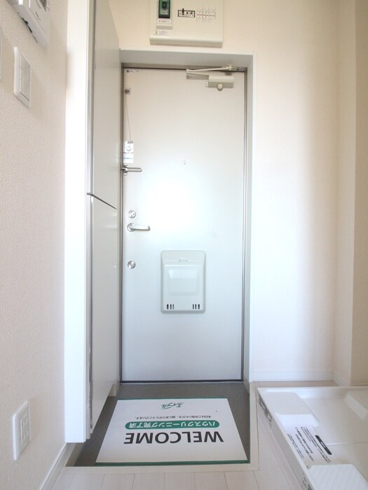物件内観写真15　(玄関)