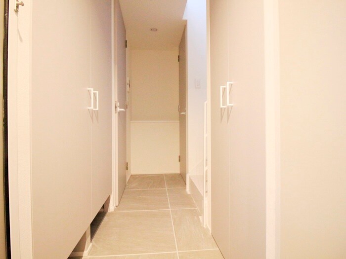 物件内観写真7　(玄関)