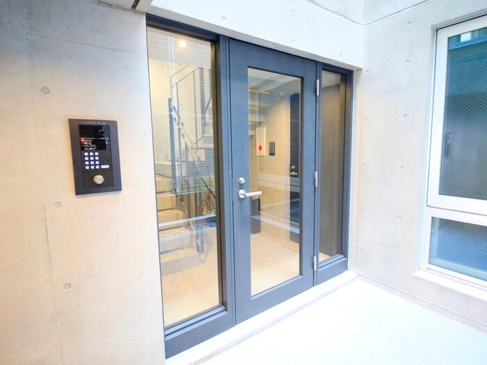 物件外観写真5　(エントランス部分)