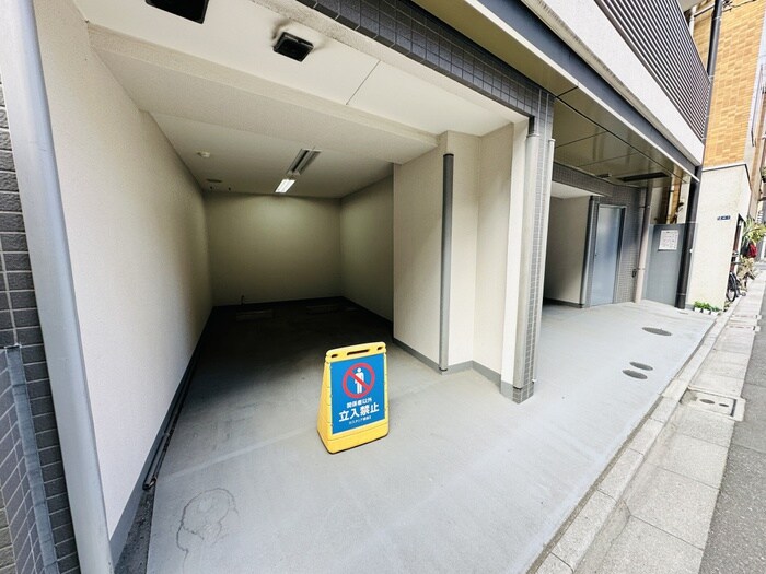 物件外観写真5　(エントランス部分)