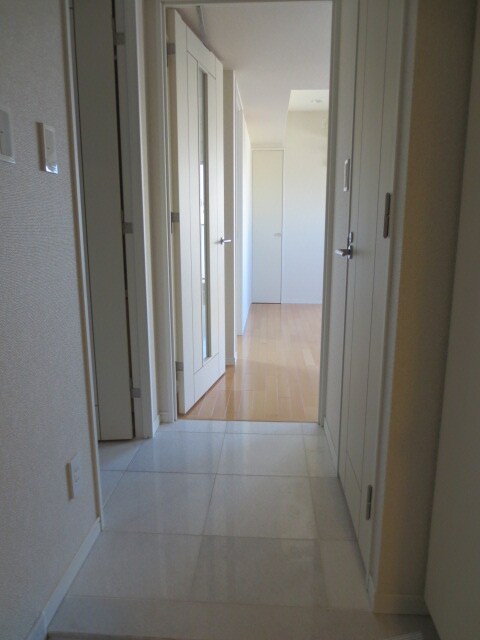 物件内観写真16　(玄関)
