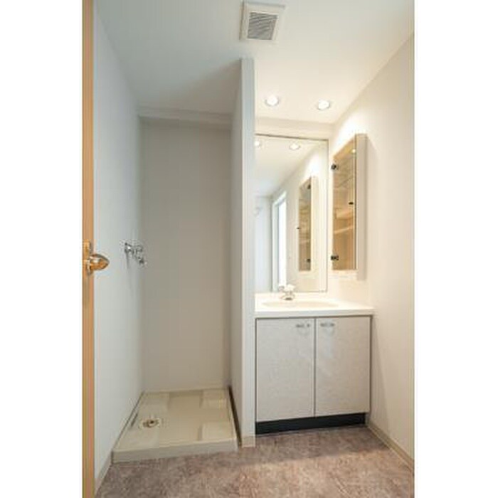 物件内観写真11　(洗濯機置場)