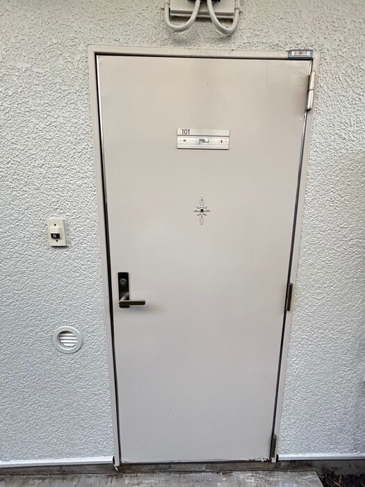 物件内観写真16　(玄関)