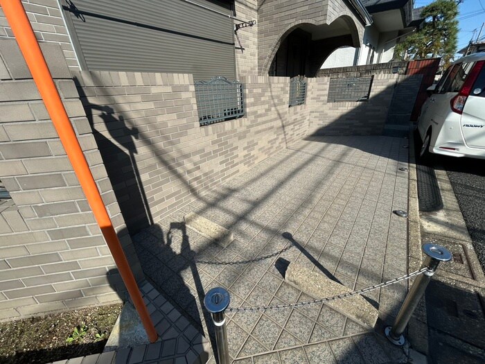 物件外観写真5　(駐車場)