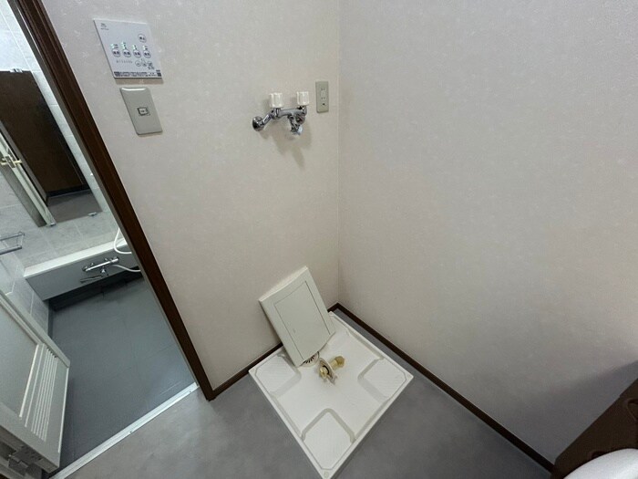 物件内観写真16　(洗濯機置場)