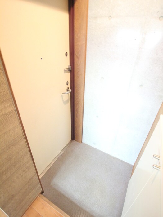 物件内観写真16　(玄関)