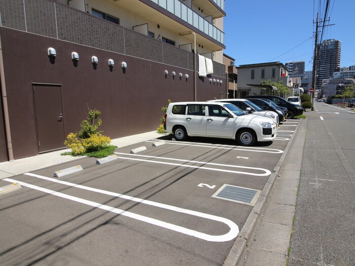 物件外観写真2　(駐車場)