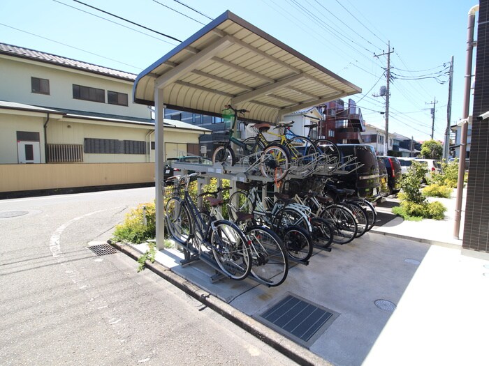 物件外観写真3　(駐輪場)