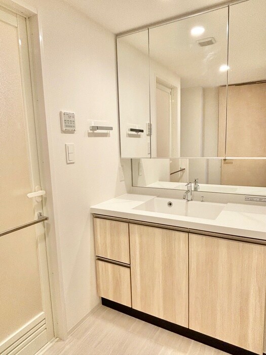 物件内観写真8　(洗面)