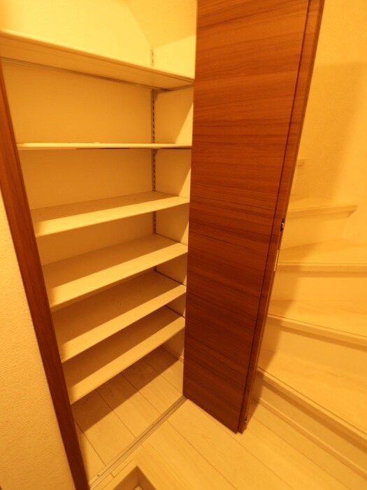 メゾン・ドヌール東麻布の靴箱