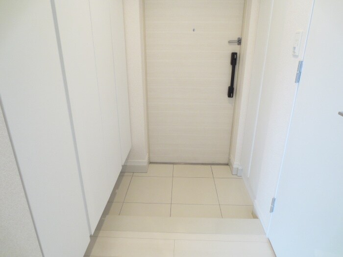 物件内観写真16　(玄関)