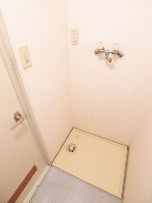 物件内観写真14　(洗濯機置場)