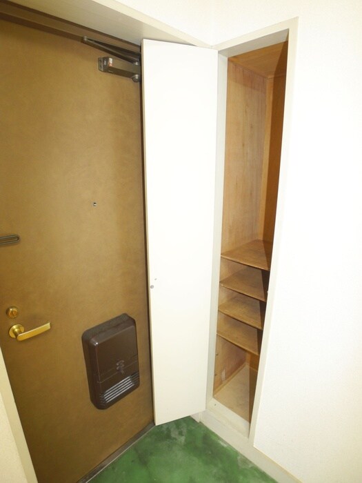 物件内観写真15　(靴箱)
