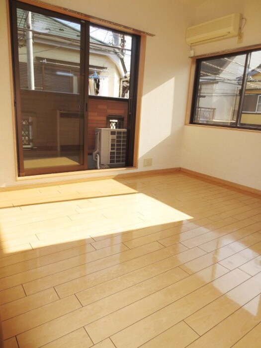 物件内観写真7　(室内からの展望)