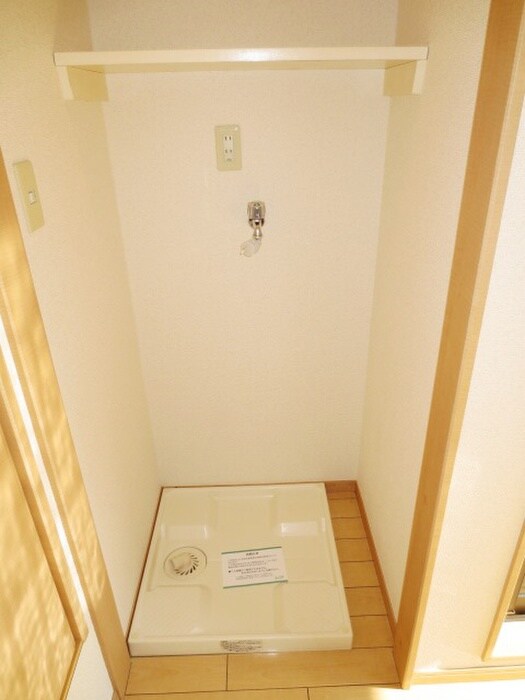 物件内観写真14　(洗濯機置場)