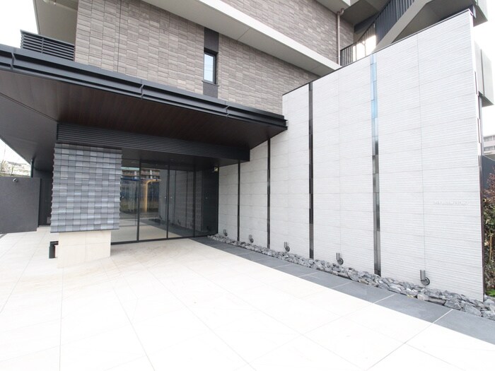 物件外観写真3　(エントランス部分)