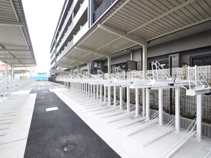 物件外観写真4　(駐輪場)