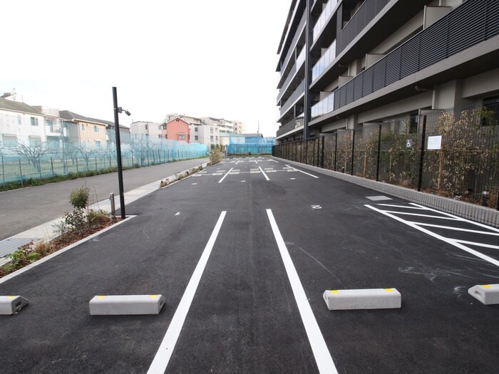 物件外観写真6　(駐車場)