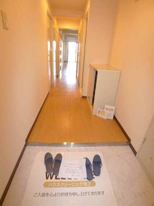 物件内観写真7　(玄関)